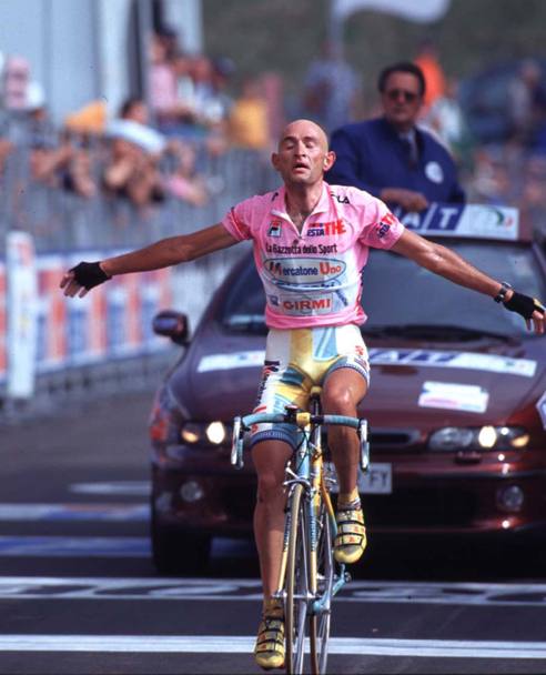 Giro d’Italia 1998, il Pirata al traguardo della 14a tappa Schio - Piancavallo (Bettini)